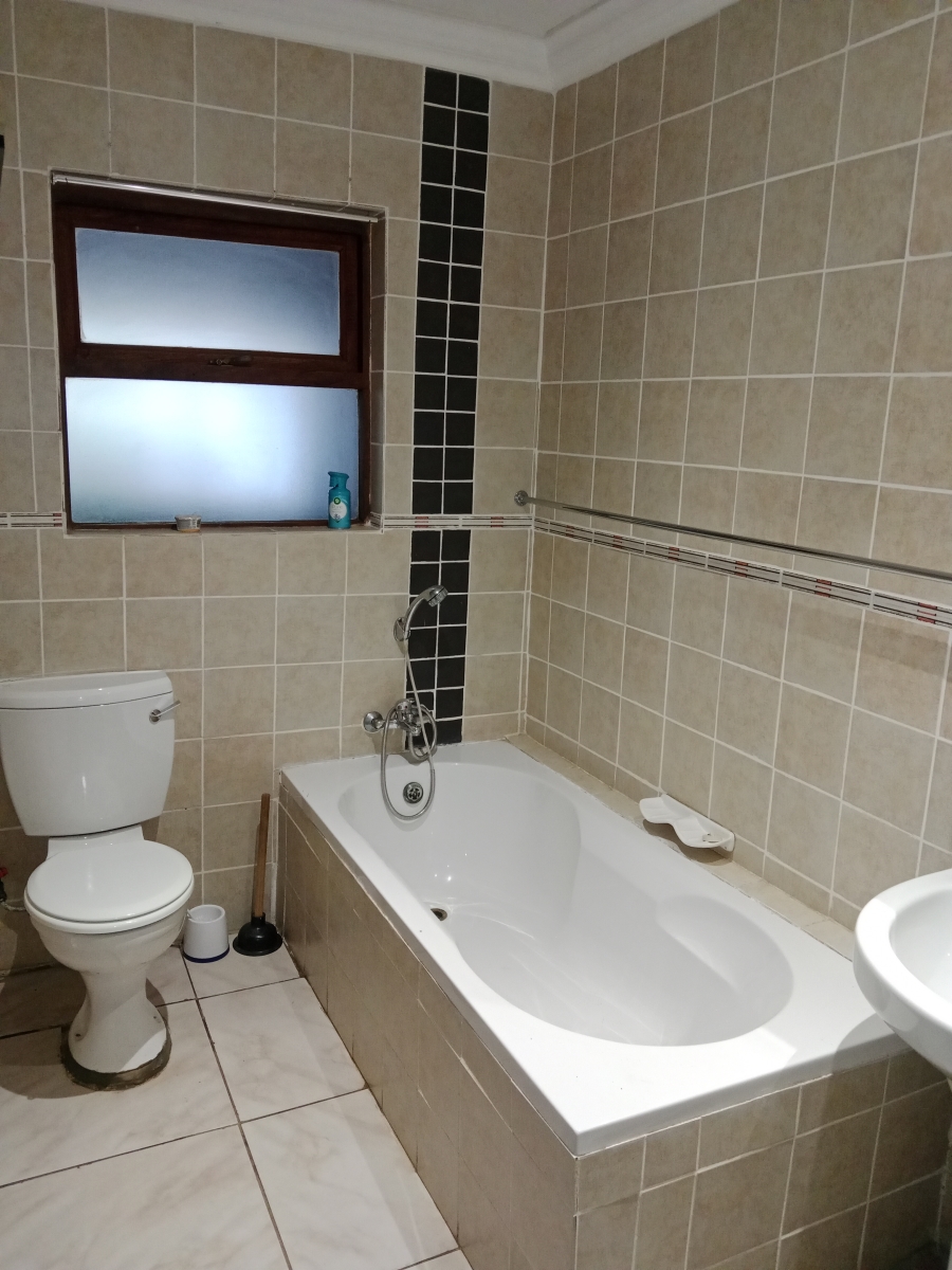 5 Bedroom Property for Sale in Melodie North West